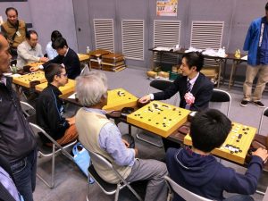 日向はまぐり碁石大会2017　指導碁の様子