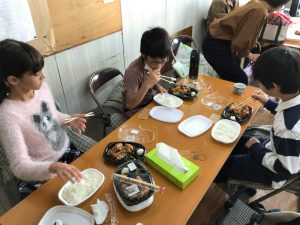 こども棋聖戦昼食タイム