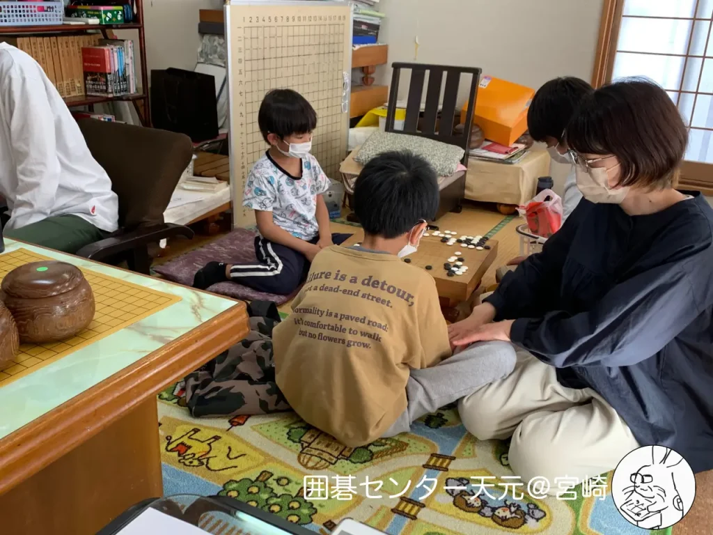 関達也プロの囲碁講座と指導碁会の様子