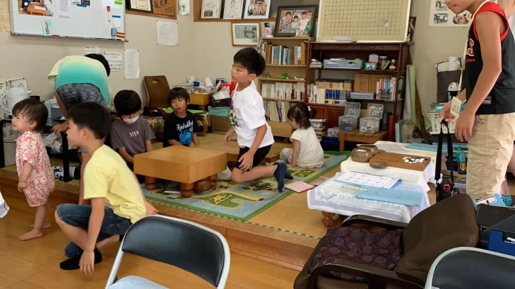 宮崎市の子ども囲碁教室天元の様子